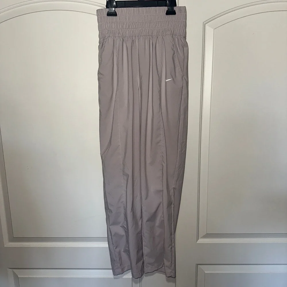 Nike One Dri-FIT Ultra‎ High-Waisted Pants Light Mauve Womens Small Lightweight